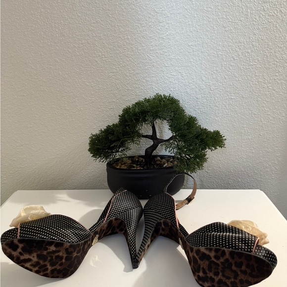 Besty John’s Black  and Cream Polka Dot Women's Heels - Picture 2 of 12